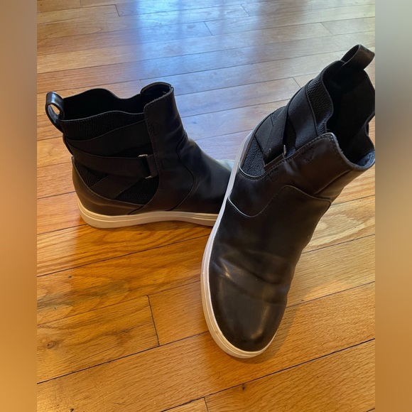 Yellow Box Black Athletic Booties - Size 8. EUC - Picture 5 of 11